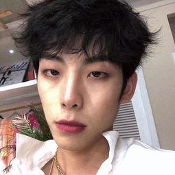 网红吃瓜男帅哥是谁呀,他是谁？背后的故事与影响力