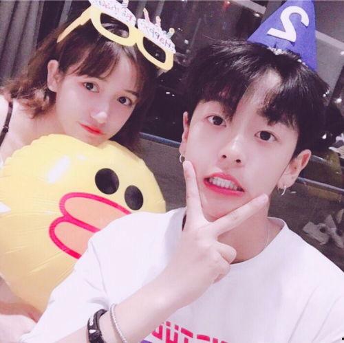 吃瓜网红头像情侣真人版,吃瓜头像下的甜蜜日常