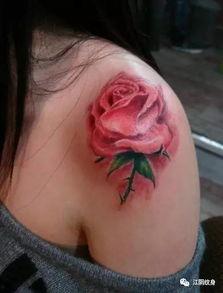 网红吃瓜纹身女孩图片高清