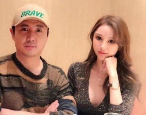 网红母女吃瓜图片视频,趣味互动引网友热议